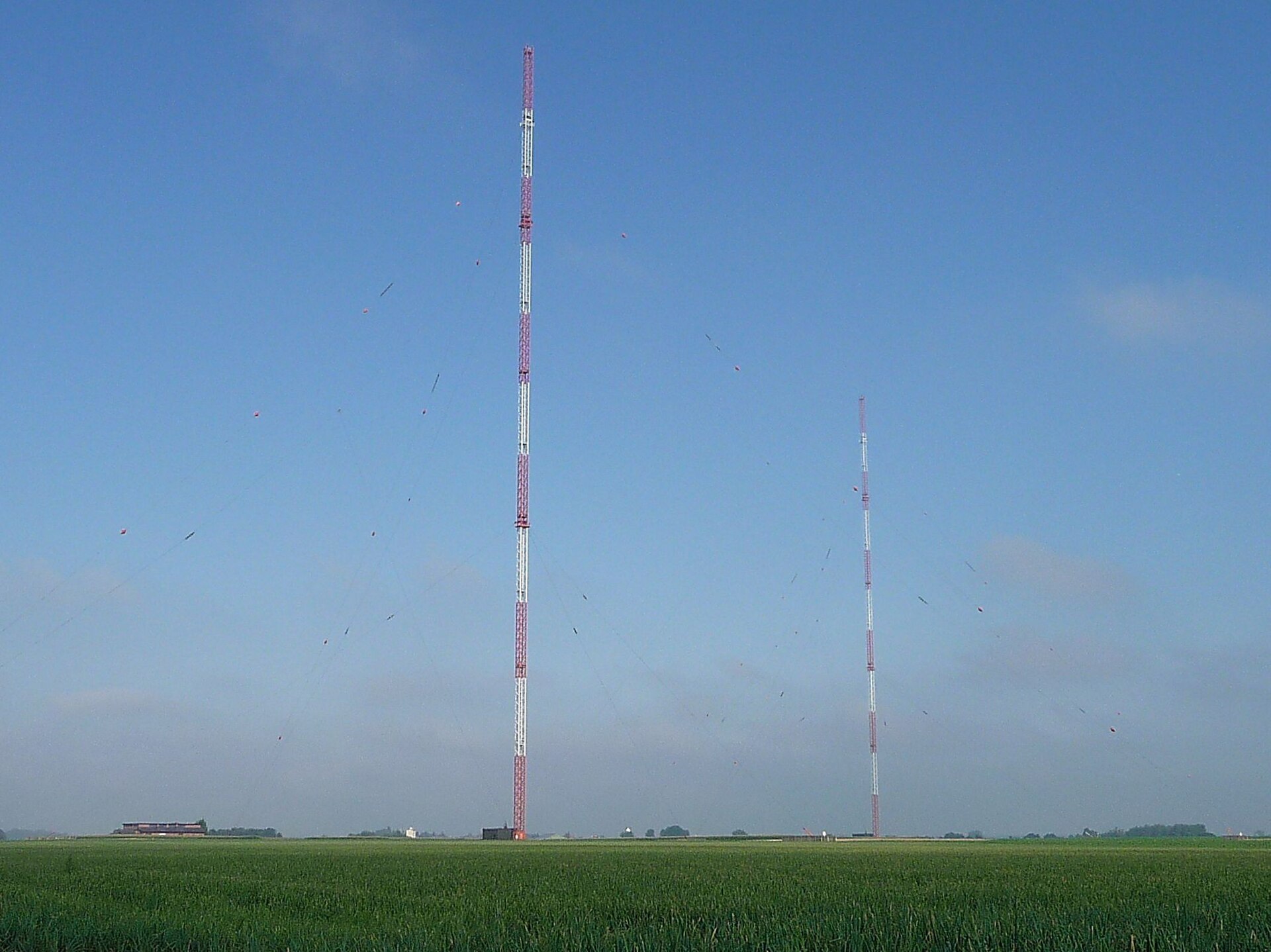 Die beeindruckende Sendeanlage der MediaBroadcast in Aholming